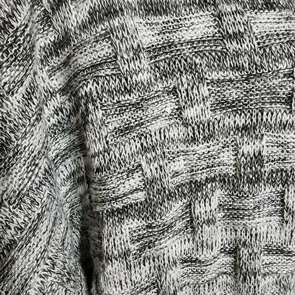 HOT GINGER BLACK, GRAY AND WHITE BASKET WEAVE KNIT CARDIGAN SIZE M - Picture 3 of 4